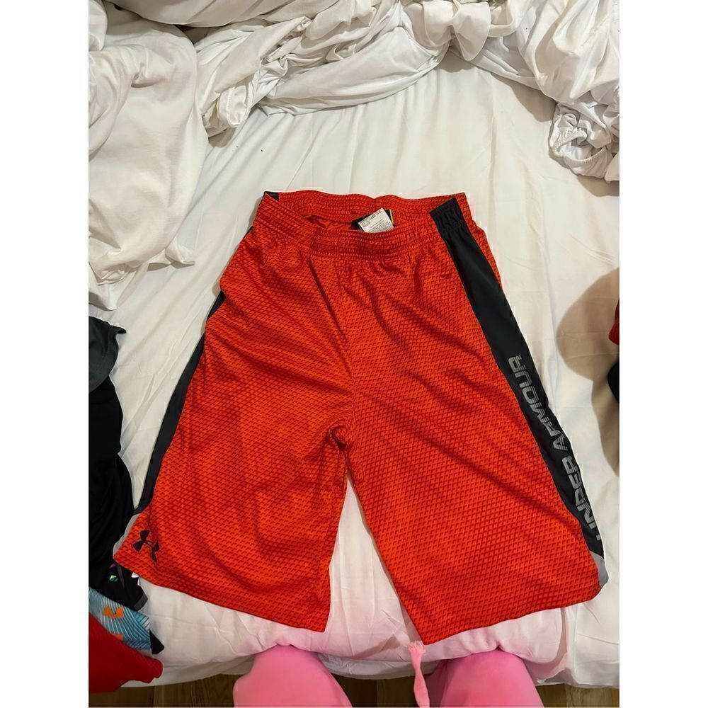 Under Armour boys sports shorts size YXL